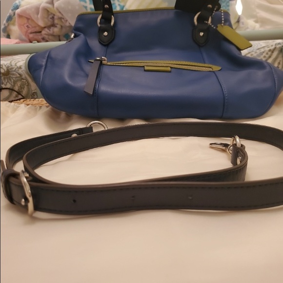 Authentic Coach crossbody blue w/green trim - Picture 3 of 7